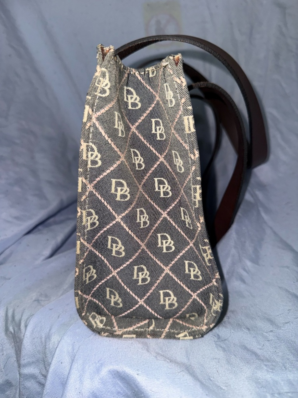 Dooney & Bourke Signature Bag with matching coin purse - Picture 8 of 8